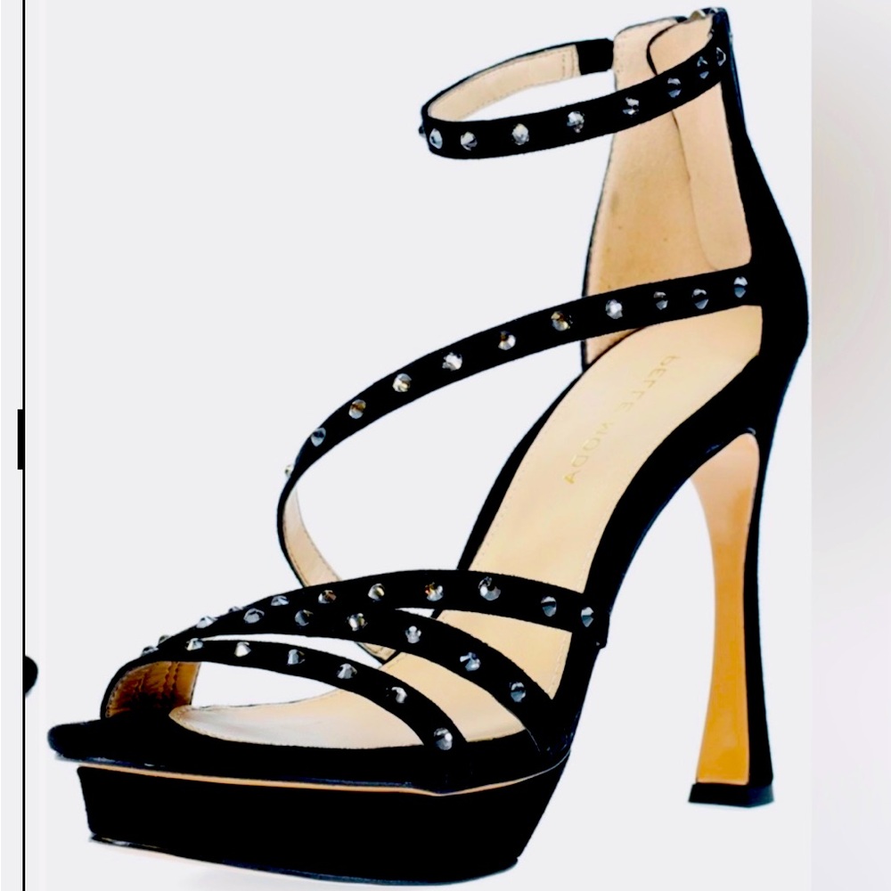 New Pelle Moda Neela Heels